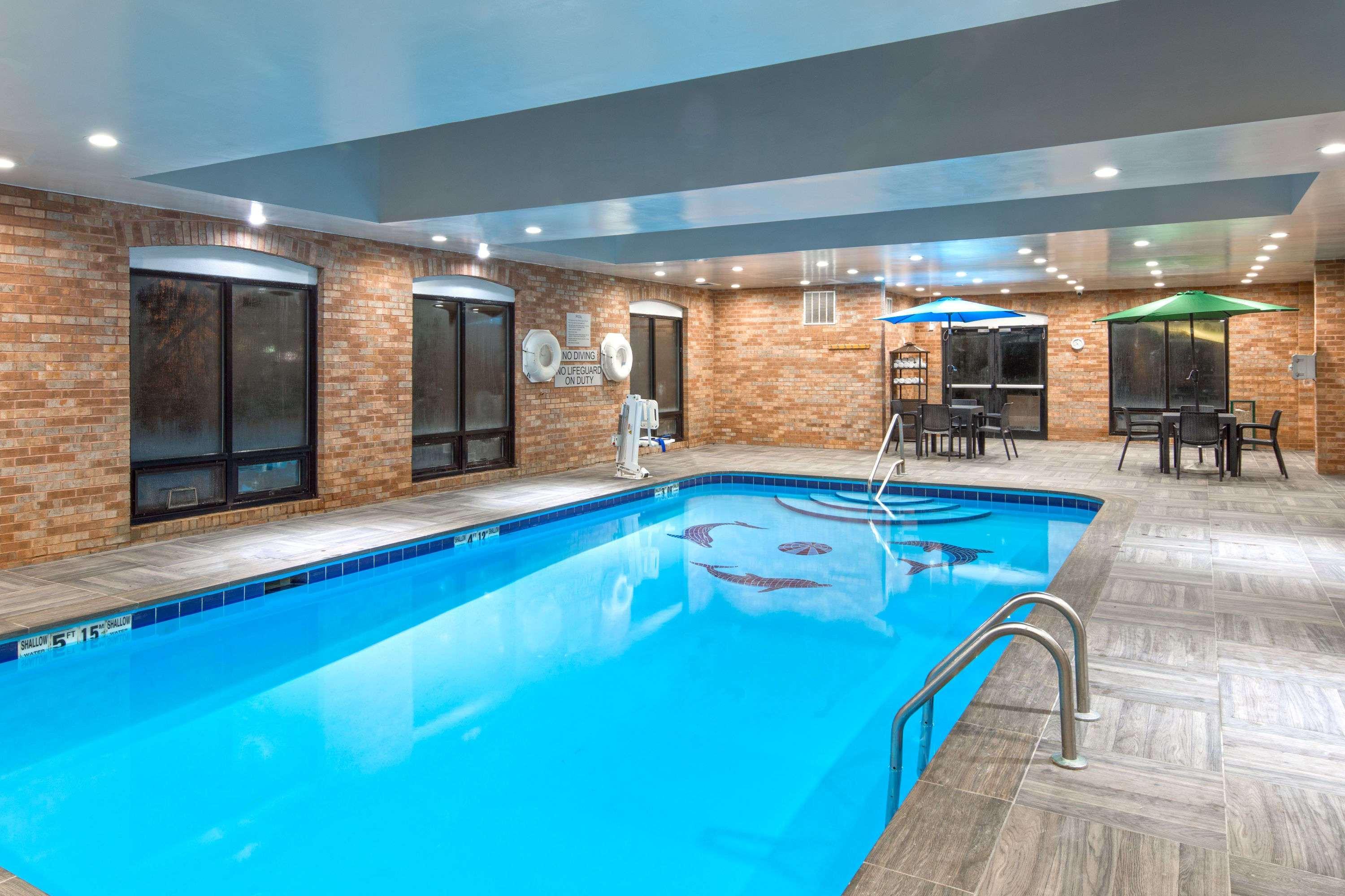 Comfort Inn & Suites Columbus North Esterno foto