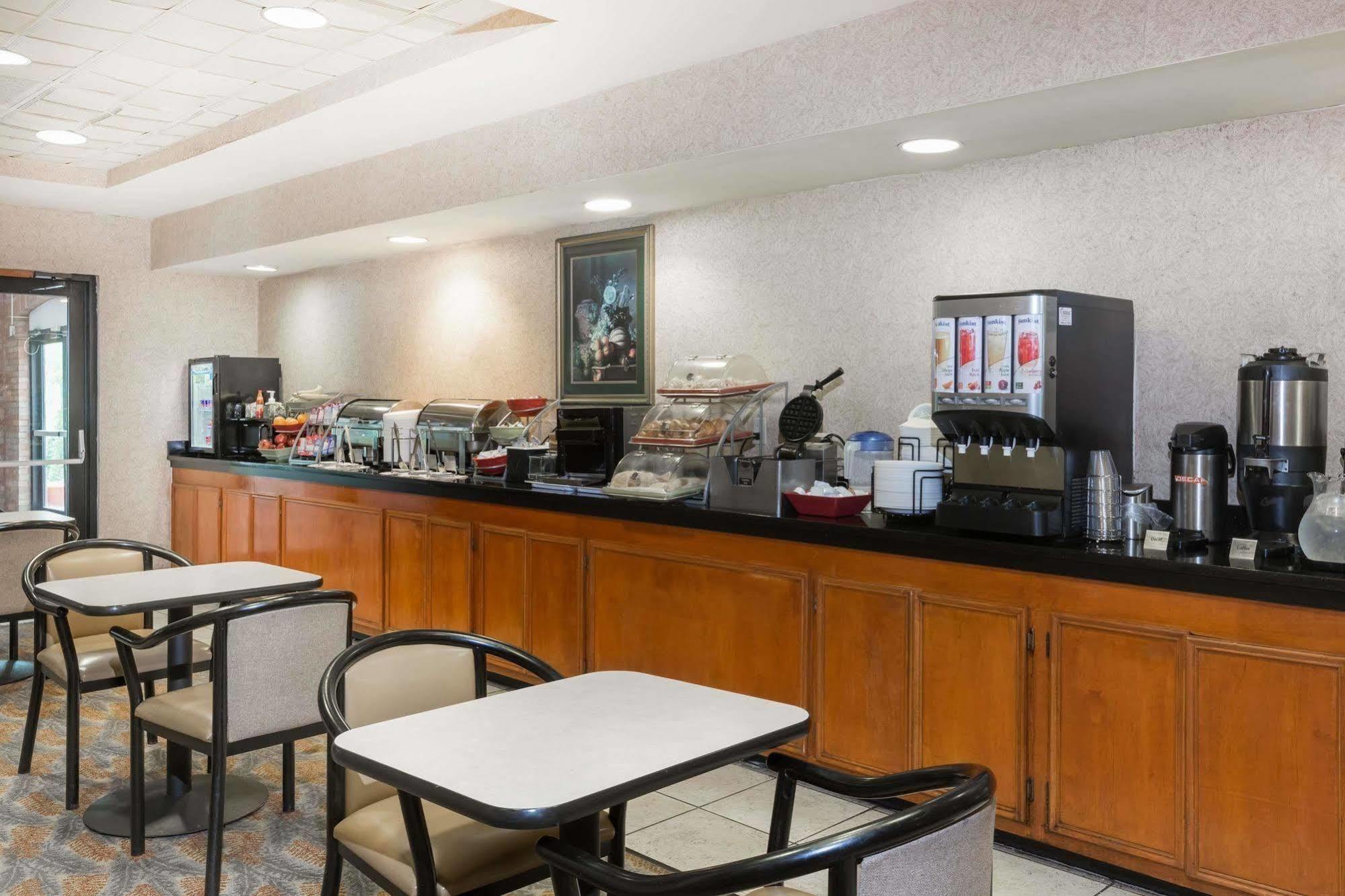 Comfort Inn & Suites Columbus North Esterno foto