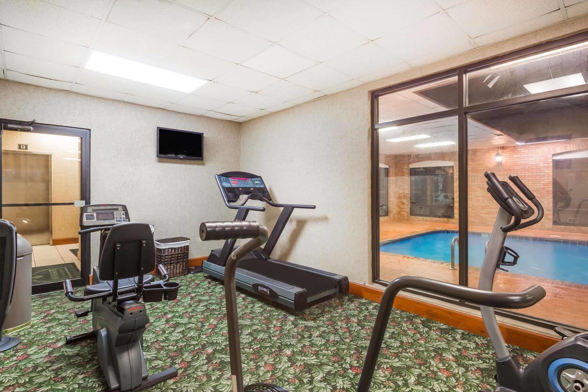 Comfort Inn & Suites Columbus North Esterno foto