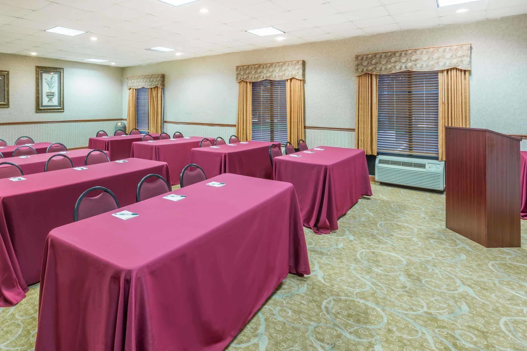 Comfort Inn & Suites Columbus North Esterno foto