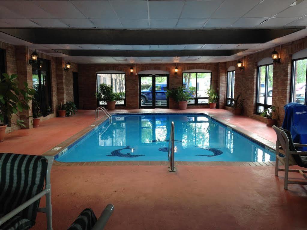 Comfort Inn & Suites Columbus North Esterno foto