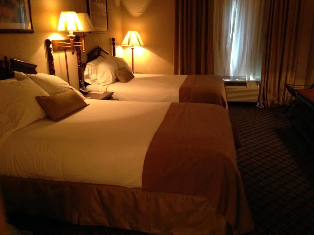 Comfort Inn & Suites Columbus North Esterno foto